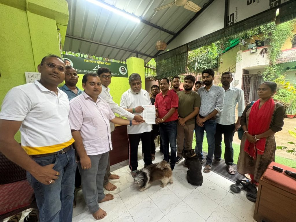 क्लस्टर सिस्टम से बांग्ला भाषा पर संकट, शिक्षकों और शोधार्थियों ने सुप्रियो भट्टाचार्य से लगाई संरक्षण की गुहार